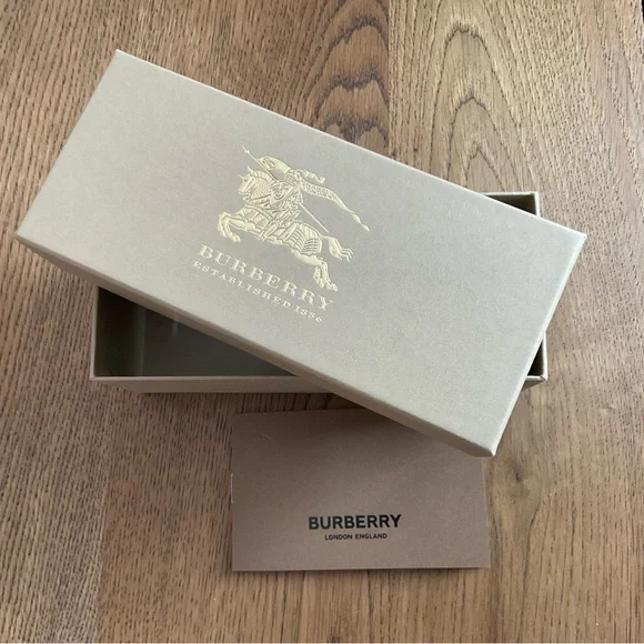 Burberry Box - Picture 5 of 5